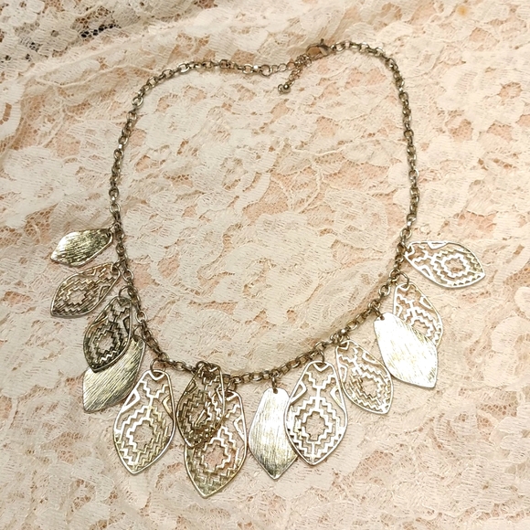 ⚜️ Vintage Gold Tone Statement Necklace - Picture 6 of 6